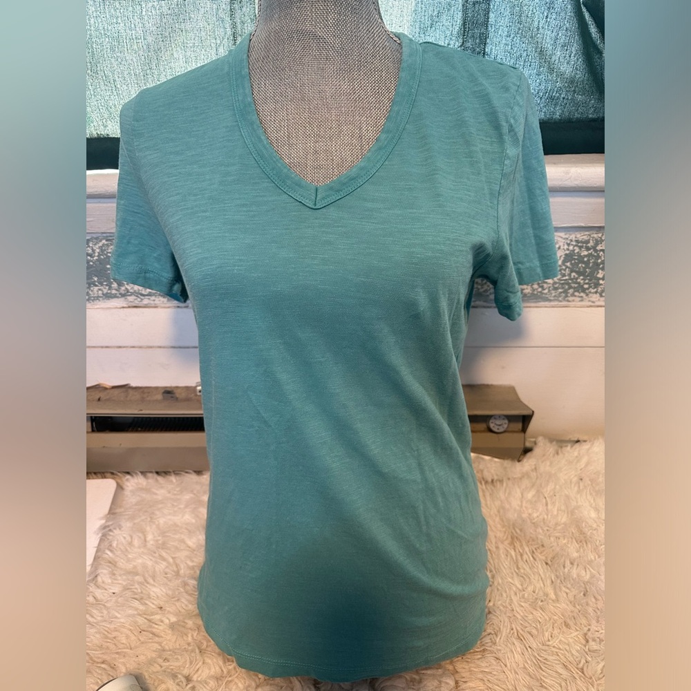 ⭐️ 3 for $20.00 SALE Universal Thread shirt